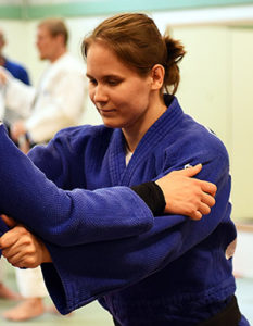 Foto på Nicolina Pernheim, judoutövare, under judomatch