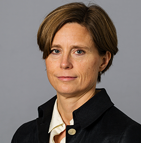 Porträttfoto på Carin Håkansta, docent och forskare vid Karolinska institutet och Karlstads universitet