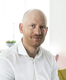 Porträttfoto på Thomas Jacobsson, forskningssekreterare